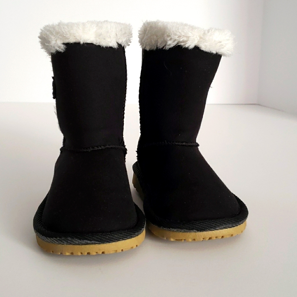 The Childrens Place Girls Black Boots With White Faux Fur Trim Size 5